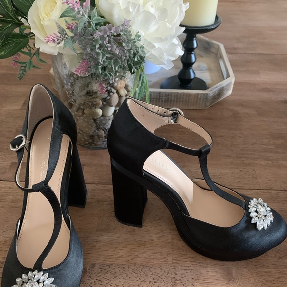 Shoes - Picture 2 of 5